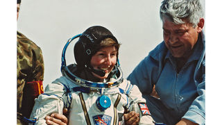 Helen Sharman Returning From MIR 1991 4MB