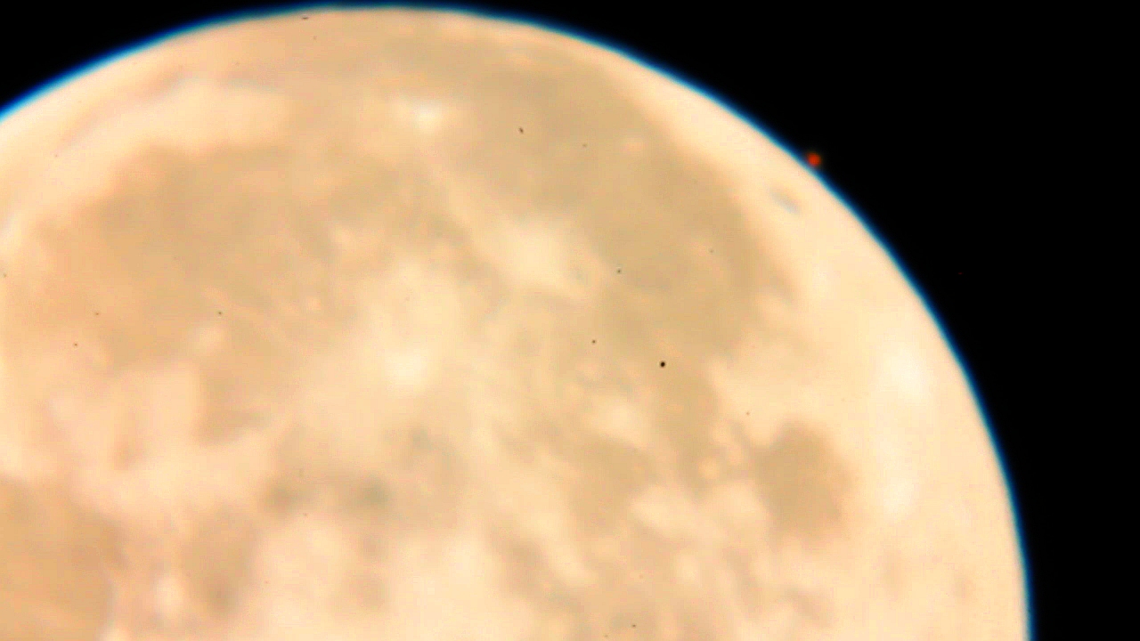 Lunar occultation of Mars, 2022.