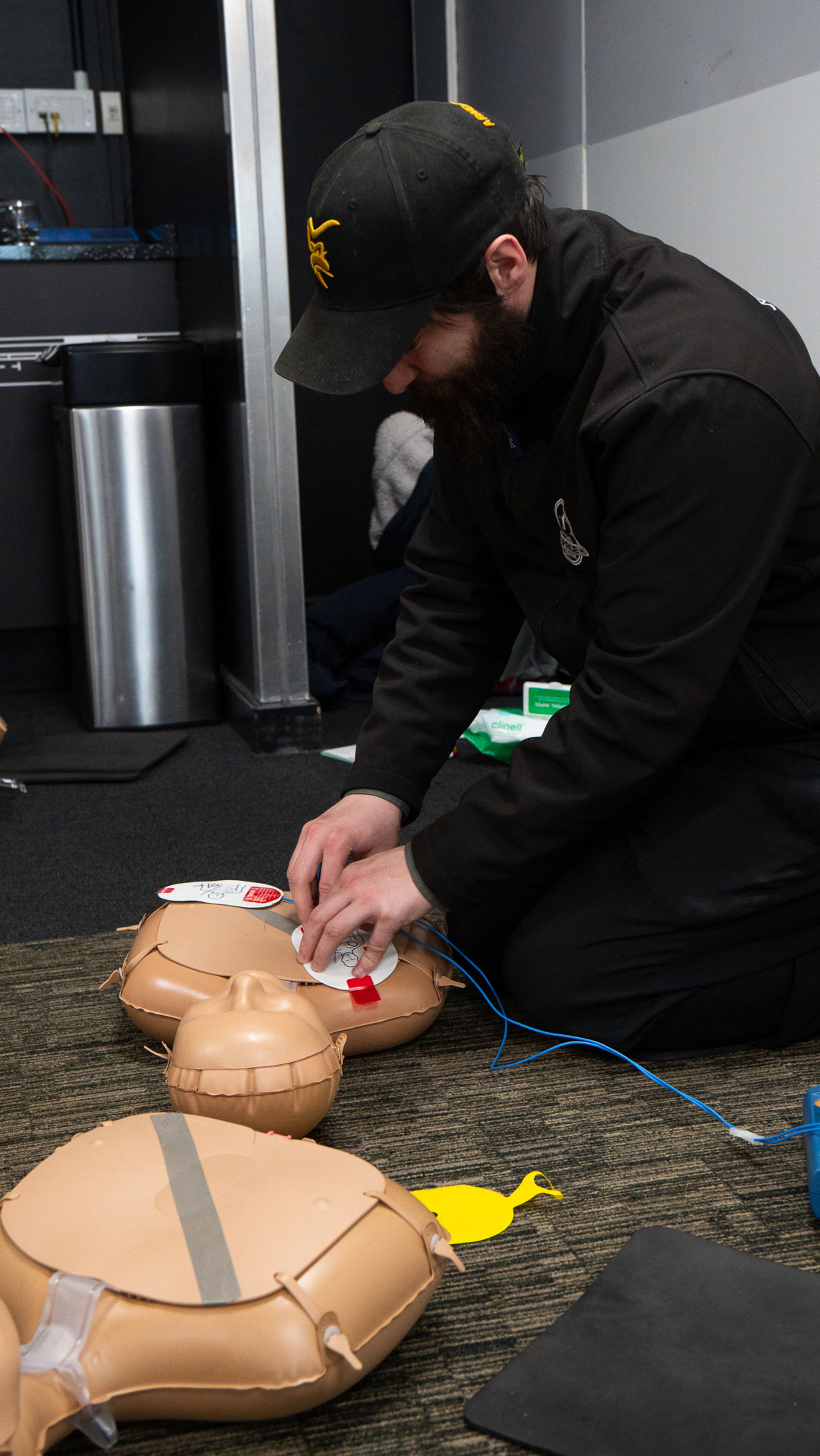 Using The Defib Learning How To Use a Defibrillator From the Experts at Heartwize