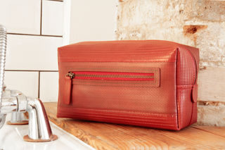 Washbag Large 2018 Lifestyle 2 (1)